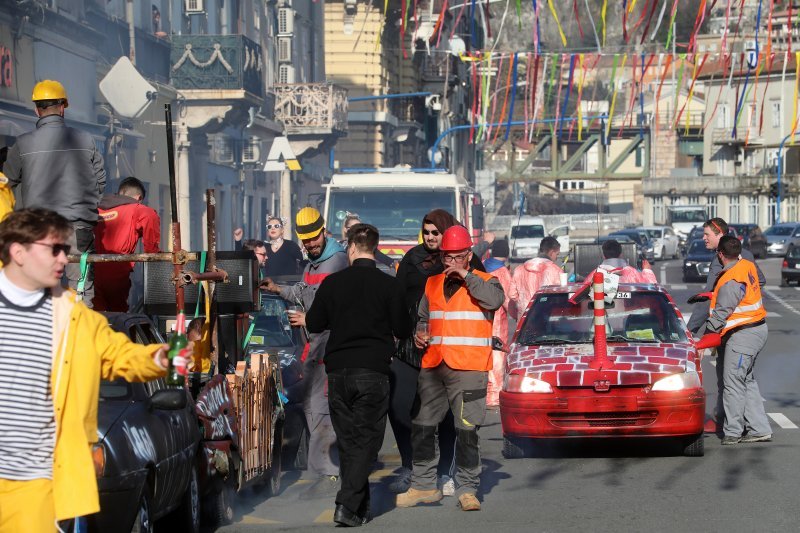 Maškarana manifestacija na riječkim ulicama