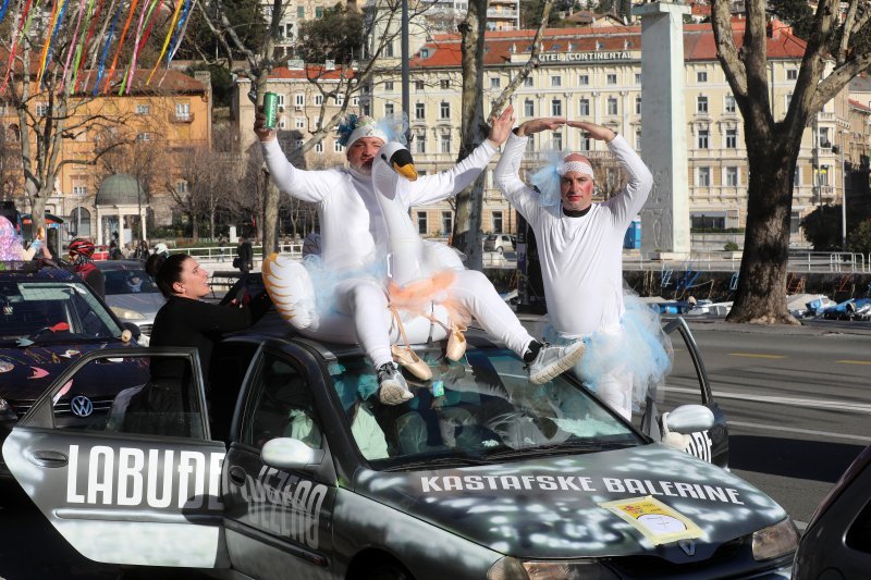 Maškarana manifestacija na riječkim ulicama