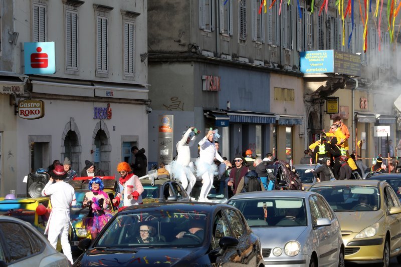 Maškarana manifestacija na riječkim ulicama