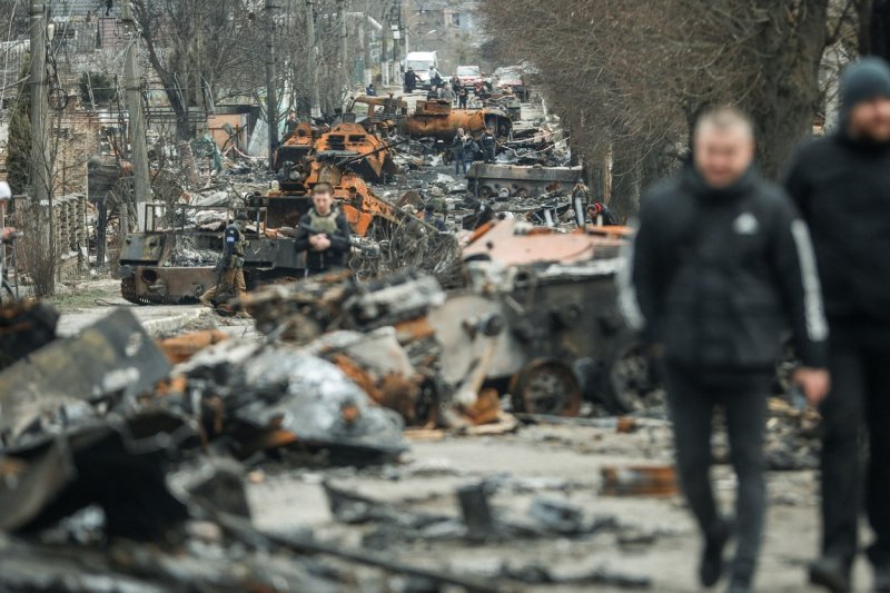 Groblje vojnih vozila nakon borbi u Buči