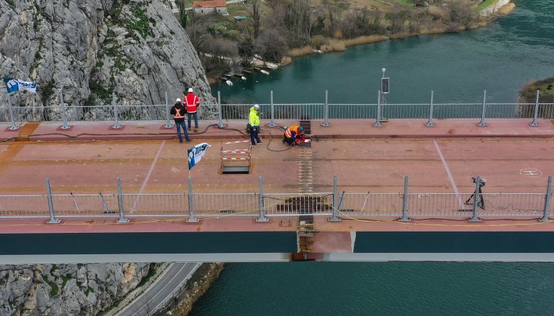 Fotografije iz zraka sa svečanosti spajanja mosta preko Cetine