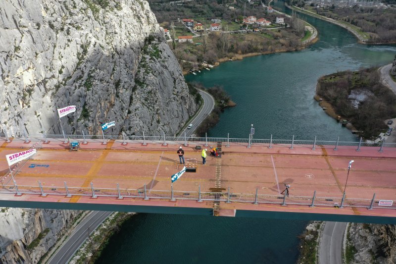 Fotografije iz zraka sa svečanosti spajanja mosta preko Cetine