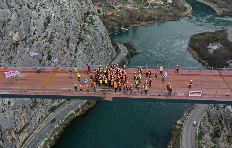 Fotografije iz zraka sa svečanosti spajanja mosta preko Cetine