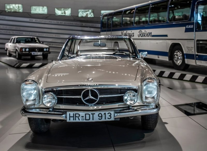 Mercedes-Benz 230 SL 'Pagoda' (W 113)