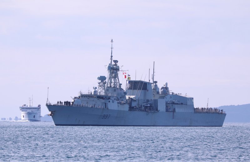 Brod kanadske mornarice HMCS Fredericton u Splitu