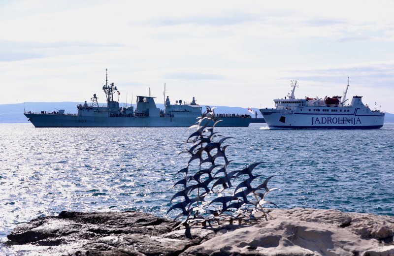 Brod kanadske mornarice HMCS Fredericton u Splitu