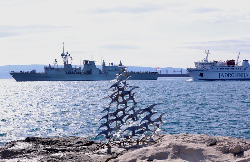 Brod kanadske mornarice HMCS Fredericton u Splitu