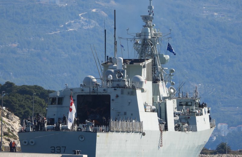 Brod kanadske mornarice HMCS Fredericton u Splitu