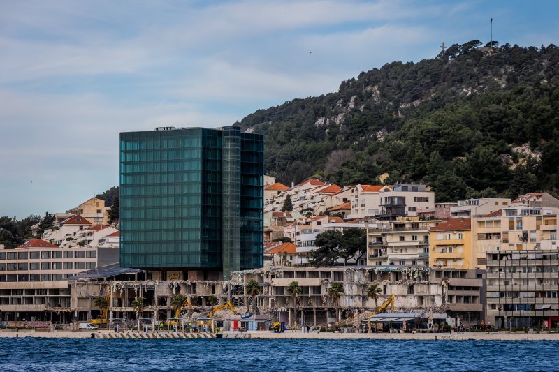 Nastavljeno je rušenje hotela Marjan