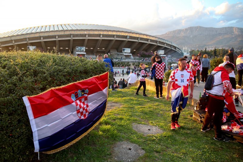 Hrvatski navijači ispred Poljuda