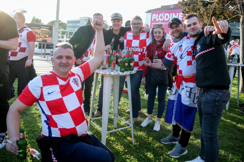 Hrvatski navijači ispred Poljuda