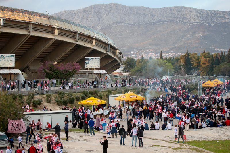 Hrvatski navijači ispred Poljuda