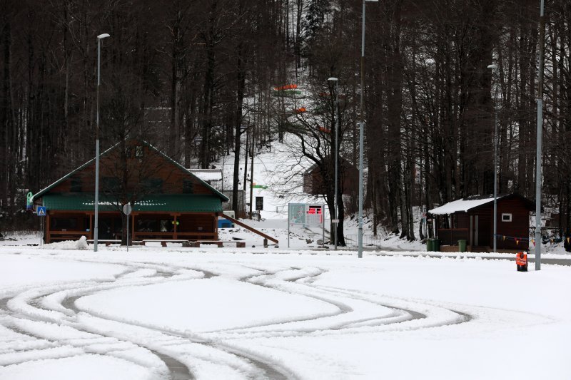 Snijeg je zabijelio skijalište Platak