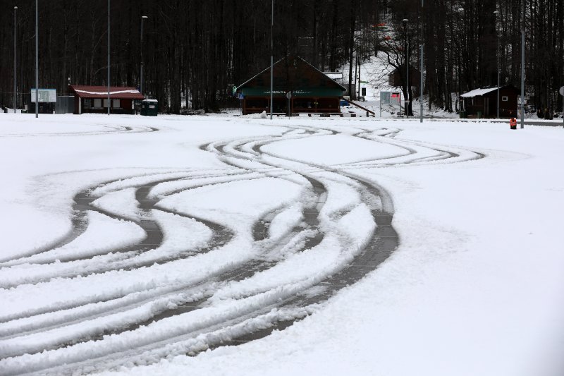 Snijeg je zabijelio skijalište Platak