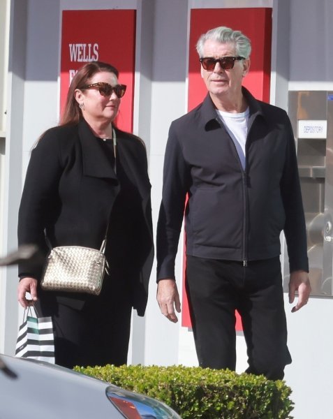 Pierce Brosnan i Keely Shaye Smith