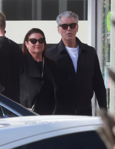 Pierce Brosnan i Keely Shaye Smith