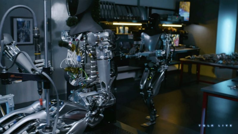 Elon Musk predstavio Teslinog robota Optimusa