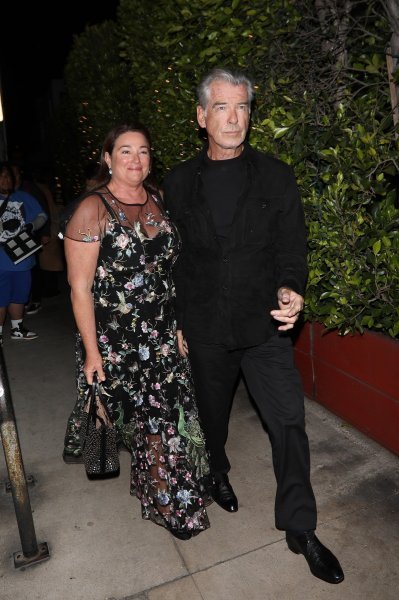 Pierce Brosnan i Keely Shaye Smith