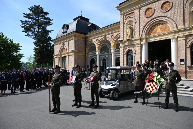 Sprovod Nikice Valentića