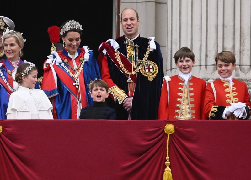 Princ Louis, princeza Charlotte, Kate Middleton, princ William, princ George