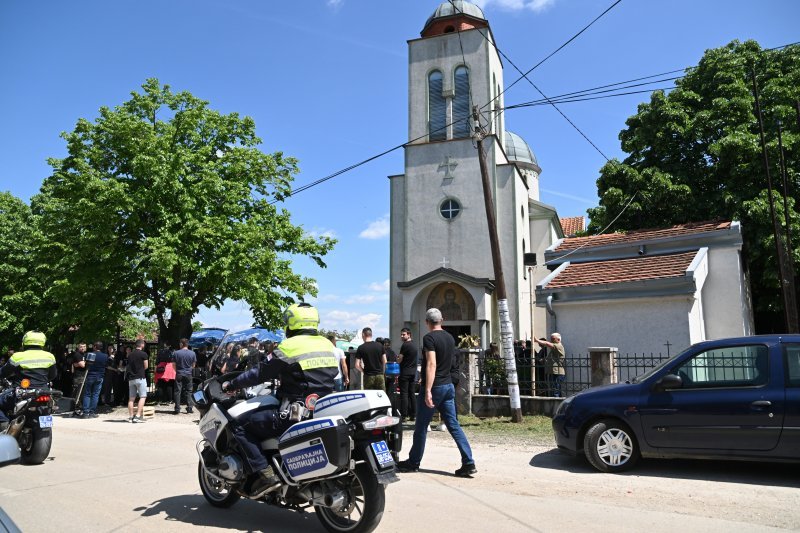 Pogreb troje ubijenih u mjestu Dubona kod Mladenovca