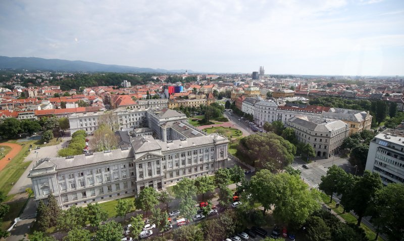 Pogled na krov Muzeja za umjetnost i obrt koji se nadavno urušio