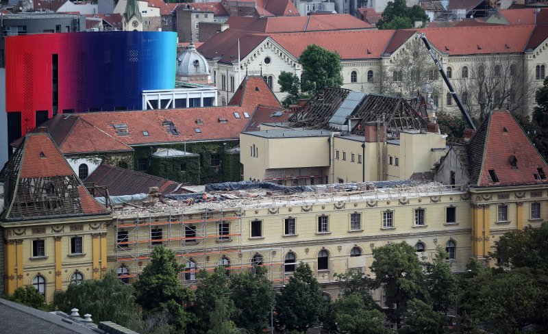 Pogled na krov Muzeja za umjetnost i obrt koji se nadavno urušio