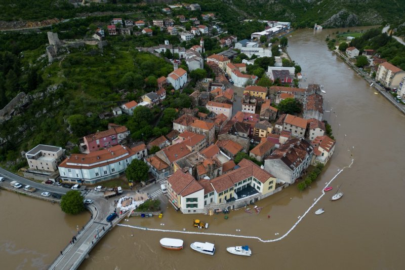 Poplavljeni Obrovac iz zraka