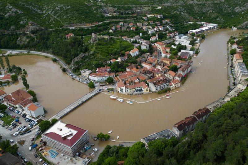 Poplavljeni Obrovac iz zraka