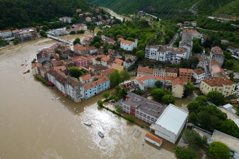 Poplavljeni Obrovac iz zraka