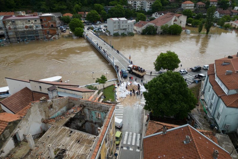 Poplavljeni Obrovac iz zraka