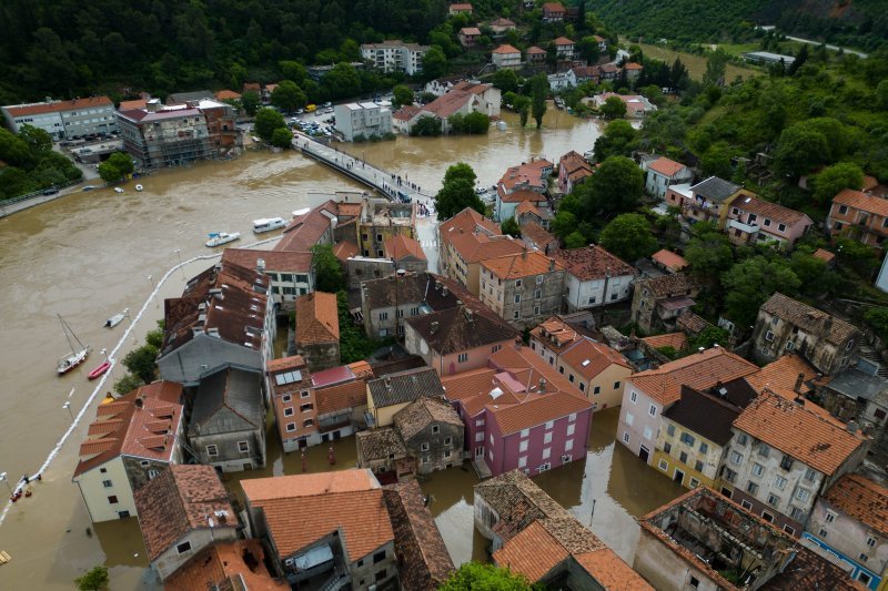 Poplavljeni Obrovac iz zraka