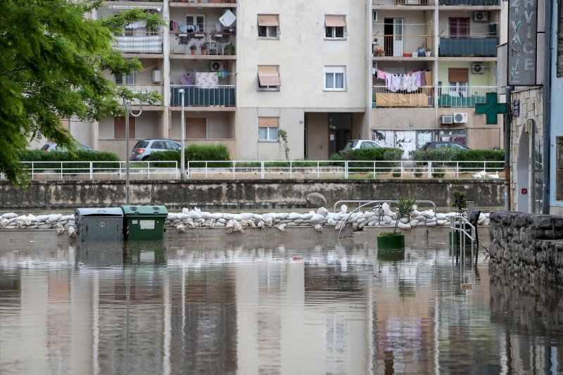 Razina poplave u Obrovcu za trećinu manja nego jučer