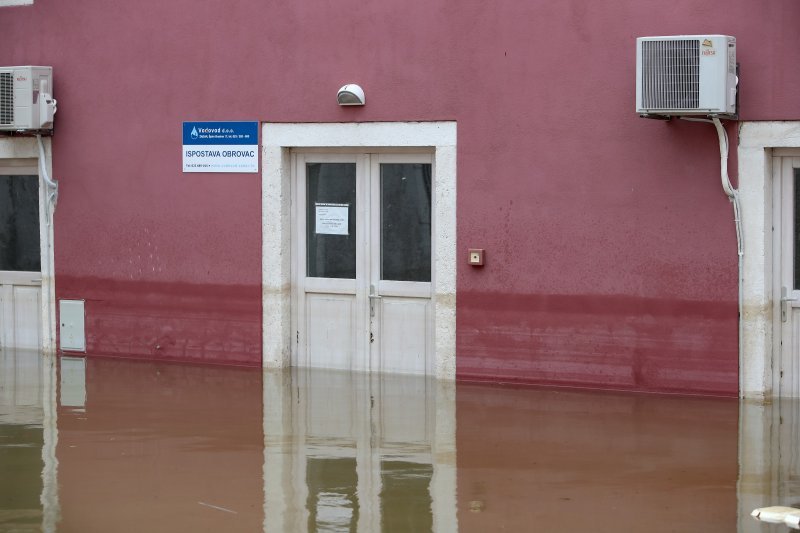 Razina poplave u Obrovcu za trećinu manja nego jučer