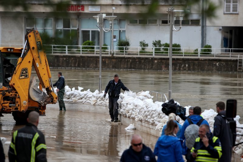 Razina poplave u Obrovcu za trećinu manja nego jučer