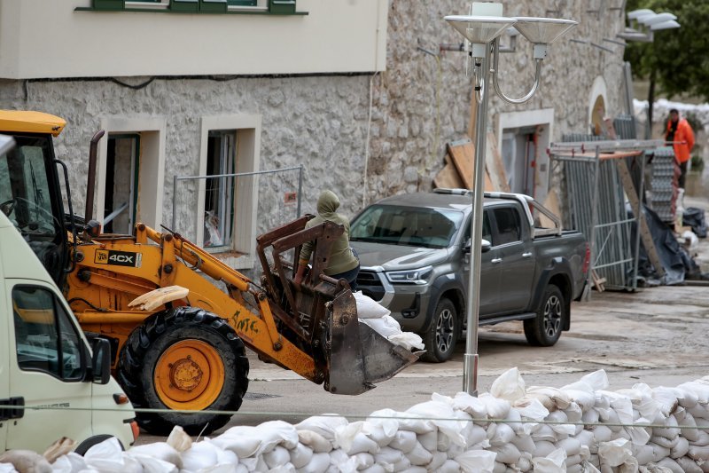 Razina poplave u Obrovcu za trećinu manja nego jučer