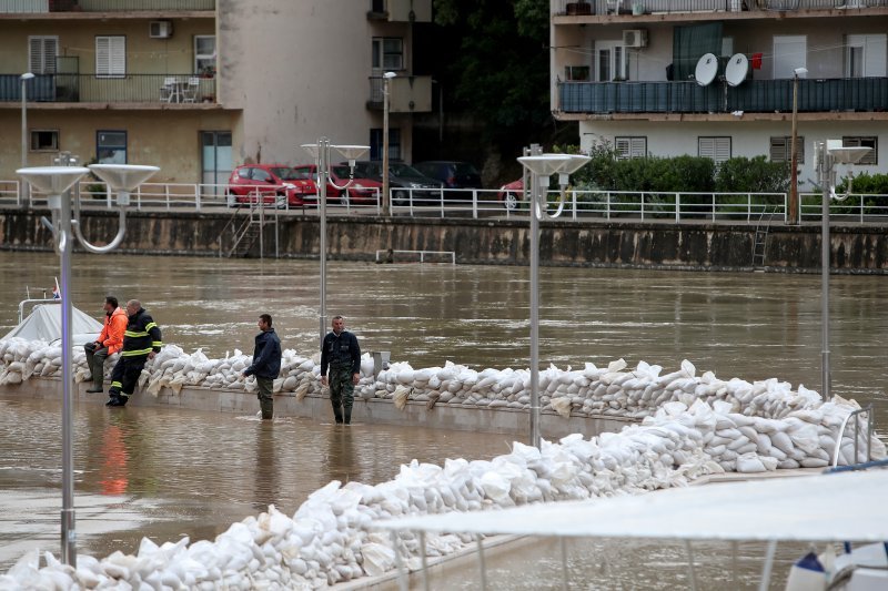 Razina poplave u Obrovcu za trećinu manja nego jučer