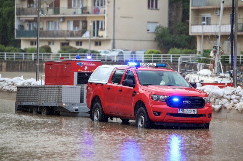 Razina poplave u Obrovcu za trećinu manja nego jučer