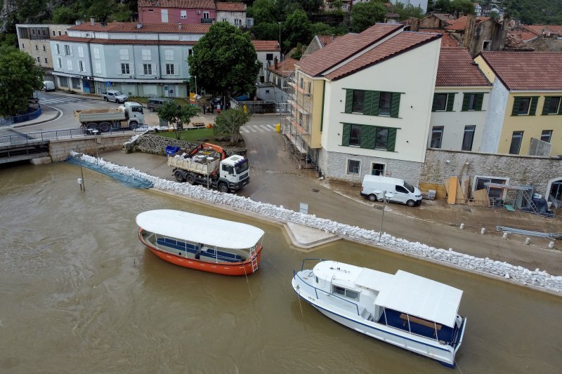 Povlačenje vode u Obrovcu