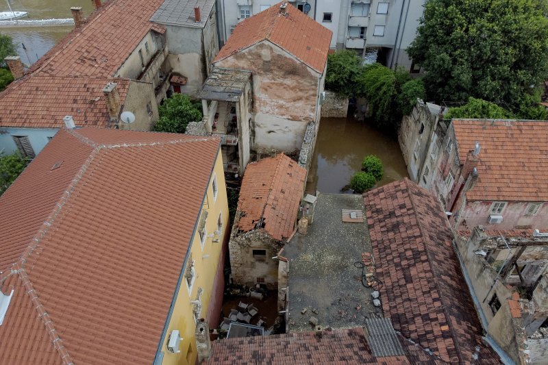 Povlačenje vode u Obrovcu