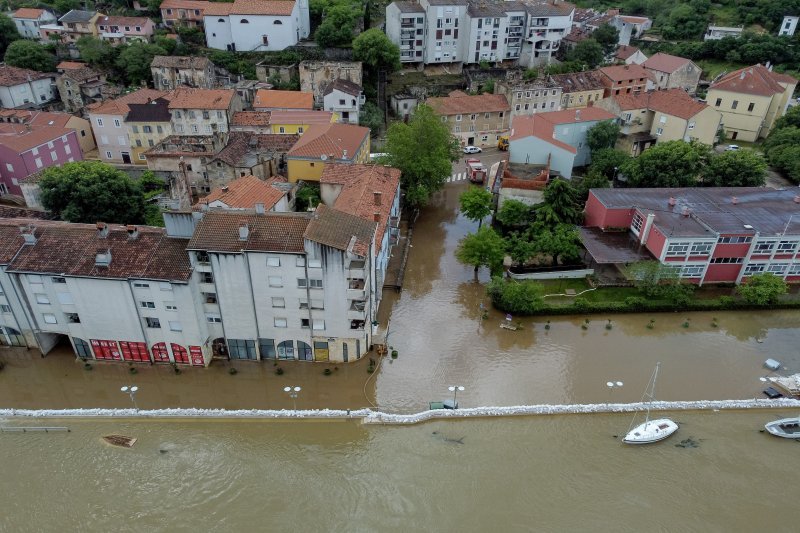 Povlačenje vode u Obrovcu