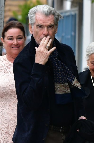 Pierce Brosnan i Keely Shaye Smith