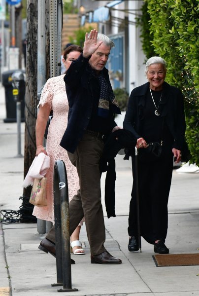 Pierce Brosnan i Keely Shaye Smith