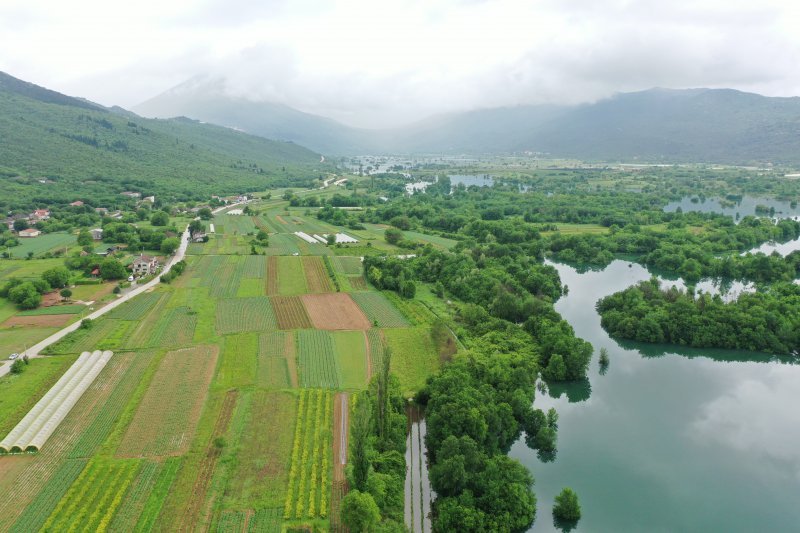 Fotografije iz zraka poplavljenih polja na vrgoračkom području