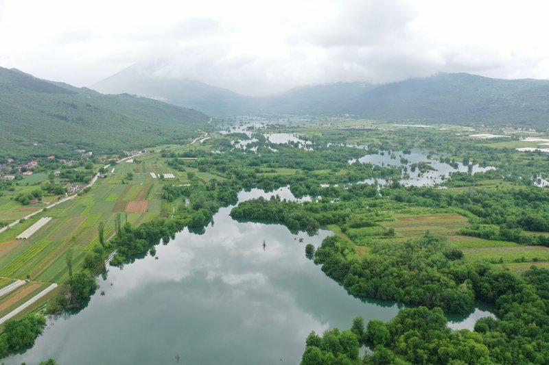 Fotografije iz zraka poplavljenih polja na vrgoračkom području