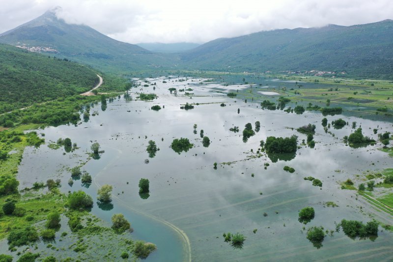 Fotografije iz zraka poplavljenih polja na vrgoračkom području