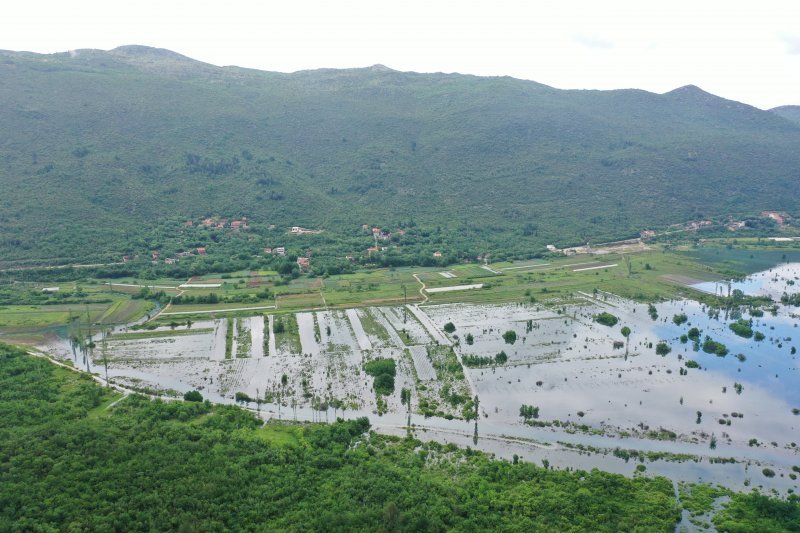 Fotografije iz zraka poplavljenih polja na vrgoračkom području