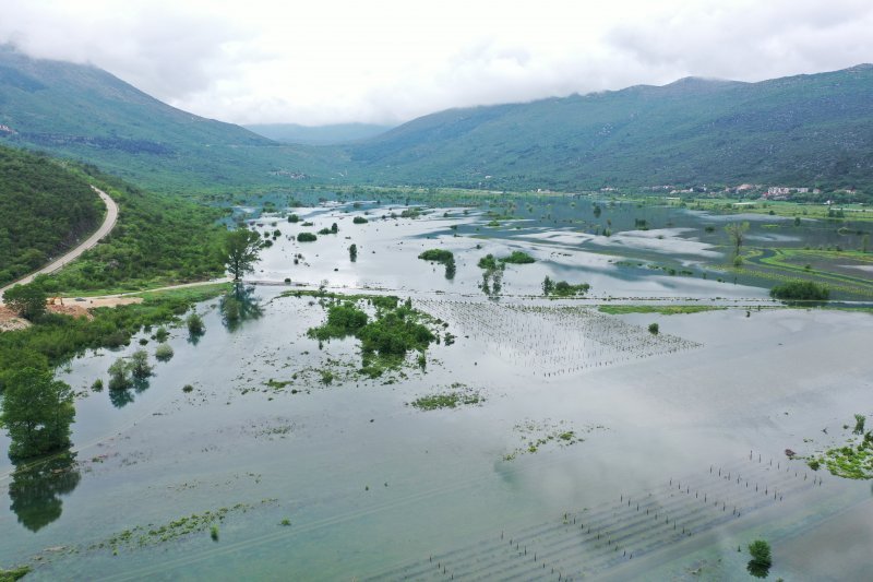 Fotografije iz zraka poplavljenih polja na vrgoračkom području