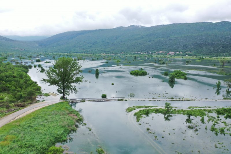 Fotografije iz zraka poplavljenih polja na vrgoračkom području