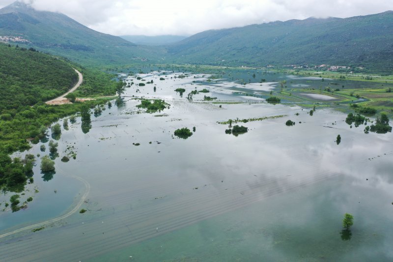 Fotografije iz zraka poplavljenih polja na vrgoračkom području